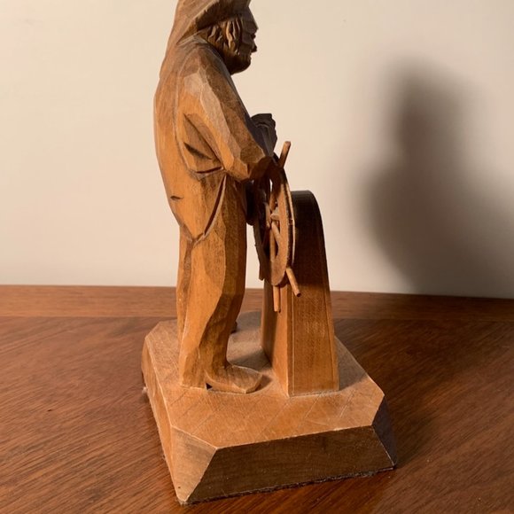 Quebec Caron carved wood carving, Man at ships wheel. 8" - Picture 3 of 7